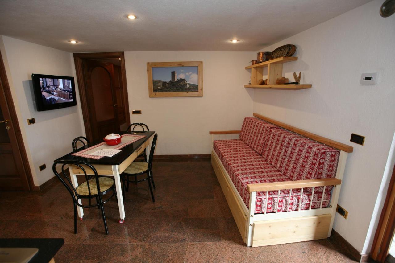 Suite Del Villaggio Sarre Exterior photo