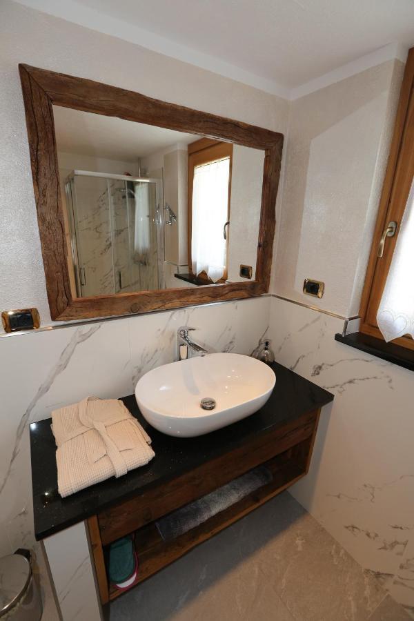 Suite Del Villaggio Sarre Exterior photo
