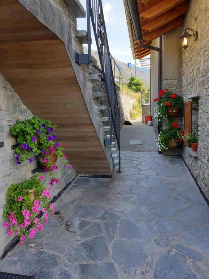 Suite Del Villaggio Sarre Exterior photo