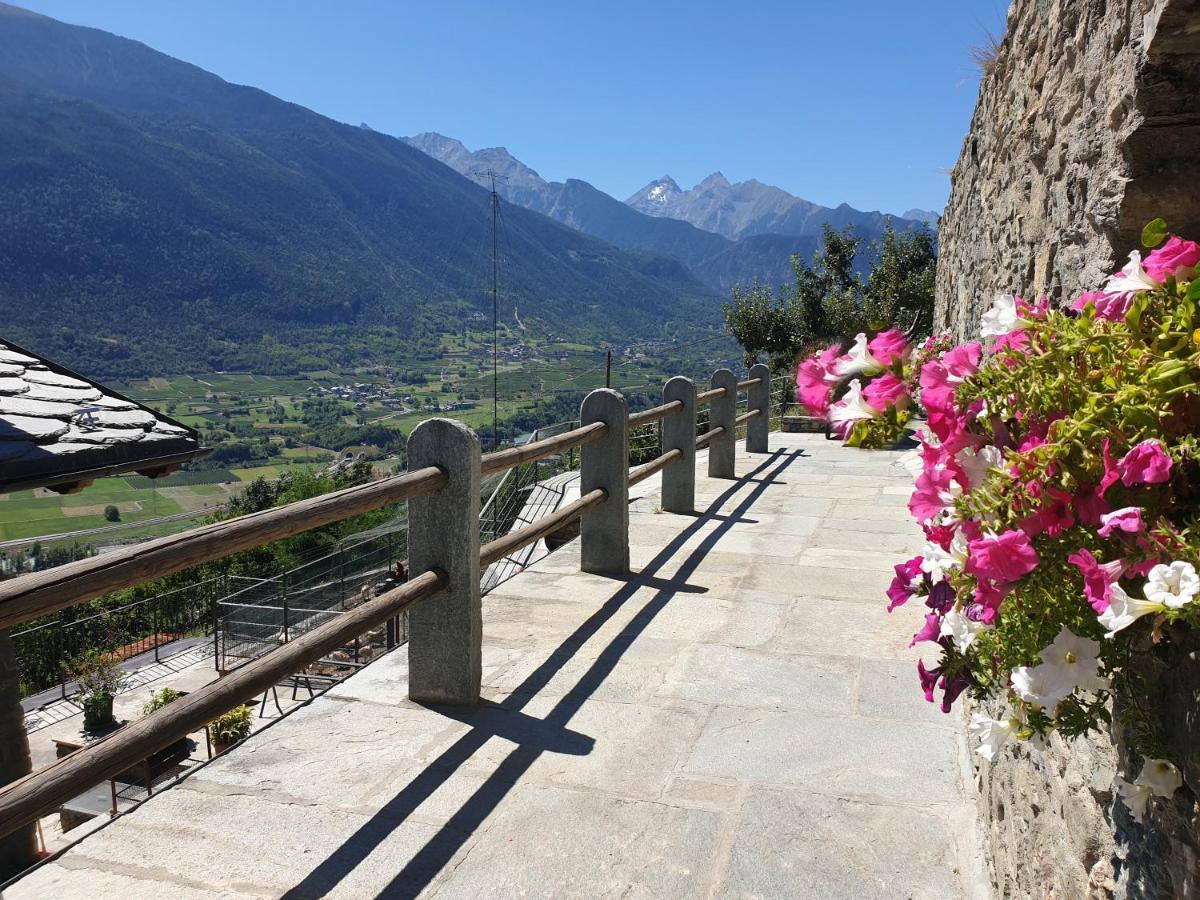Suite Del Villaggio Sarre Exterior photo